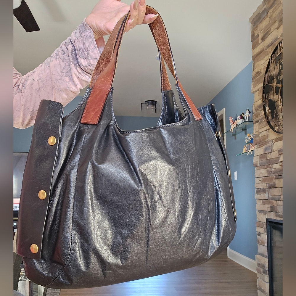 Elegant Celine Black and Brown Leather Tote Bag - Picture 3 of 15